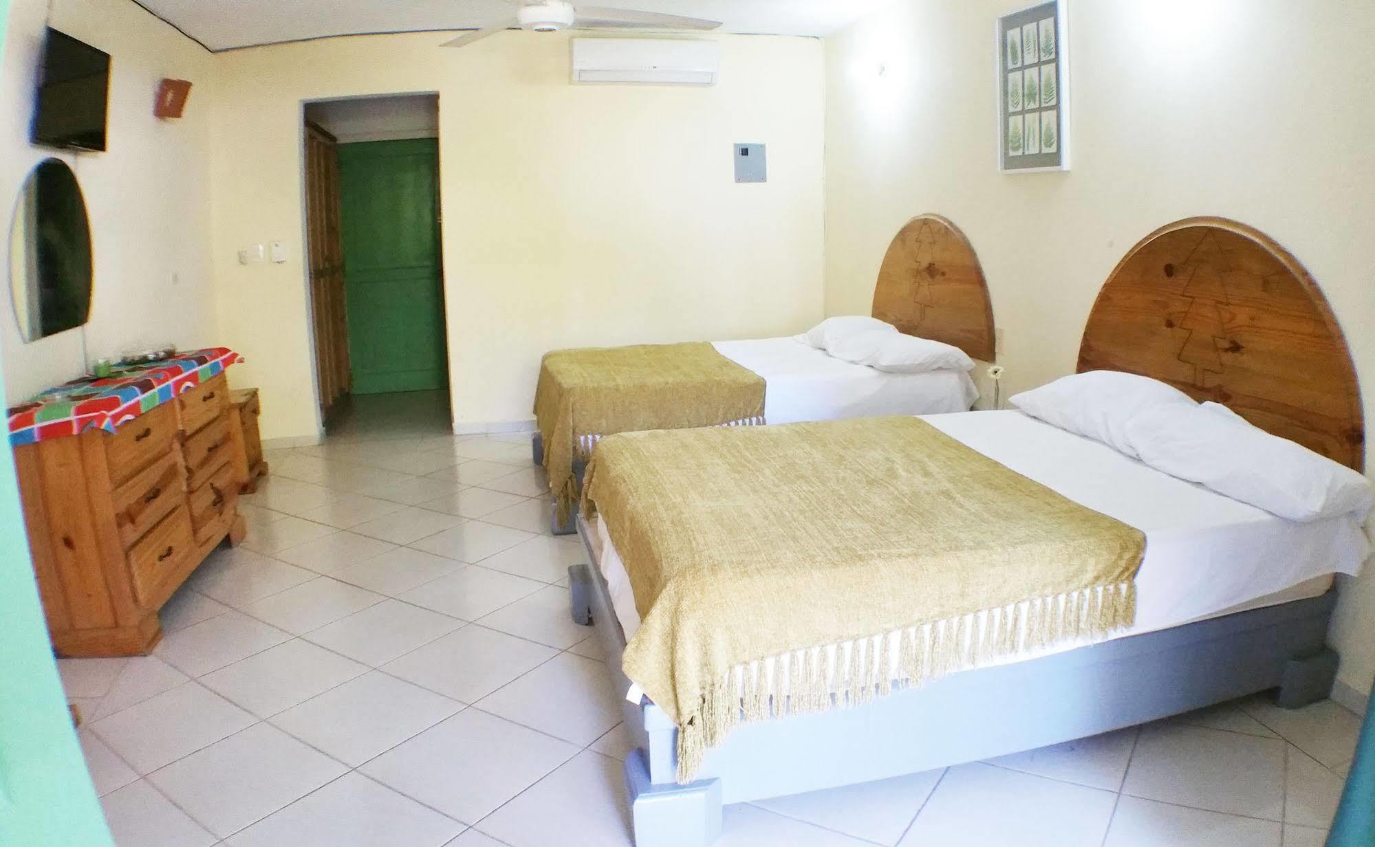 Hotel Los Pinos Las Terrenas Bagian luar foto